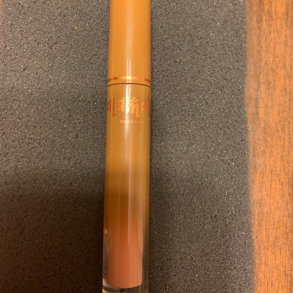 Alamar Des nude as lip gloss
